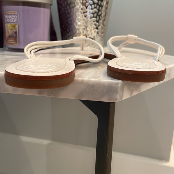 NWT Tory Burch White Leather Thong Sandal/Flip Flop 🩴 Size 7 - with Box - Picture 3 of 13
